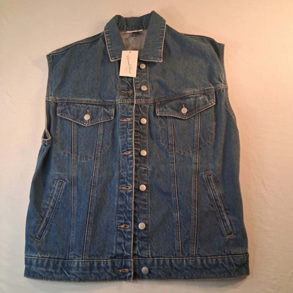 Universal Thread Women M Denim Vest Trucker Jean Jacket Sleeveless Medium NWT